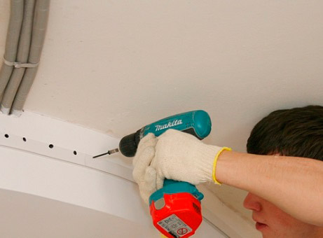 Установка натяжных потолков